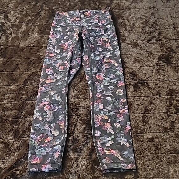 Lululemon Floral Wunder Under Leggings. - Picture 1 of 5